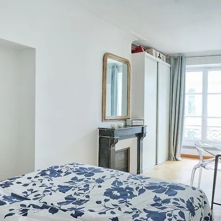 Apartment Type F2 Renove- Quartier Elysee Paris